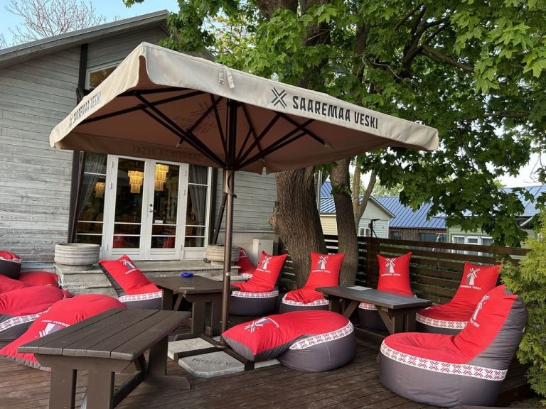 logoga päikesevarjud