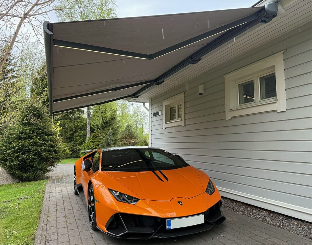 oranz lamborghini ja terrassimarkiis