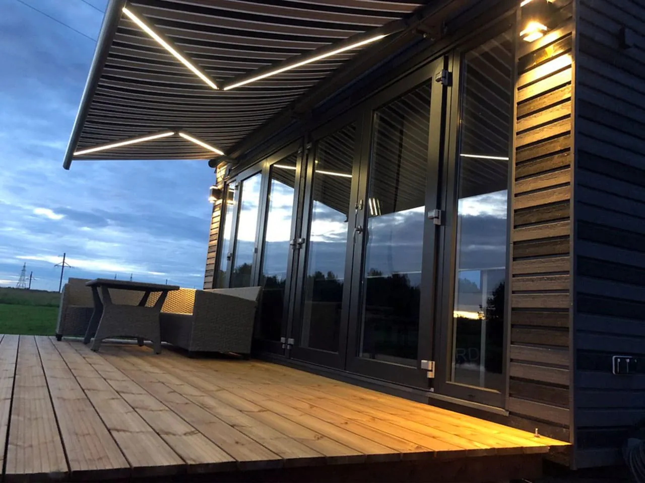 led valgustusega markiis