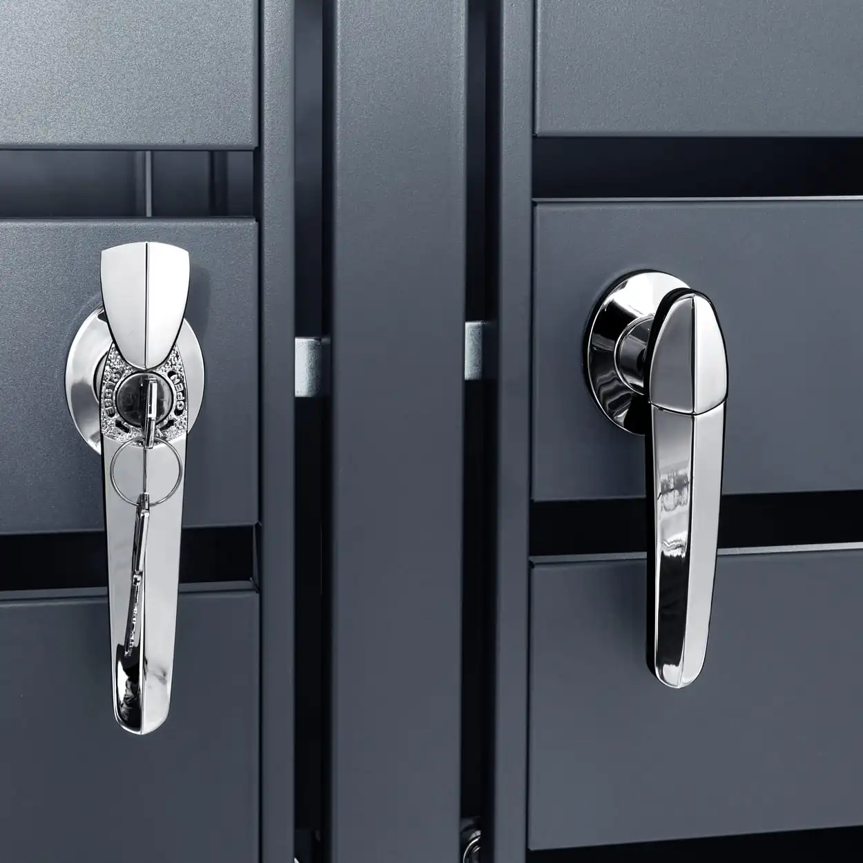 kahene prügikasti ümbris taimelavaga